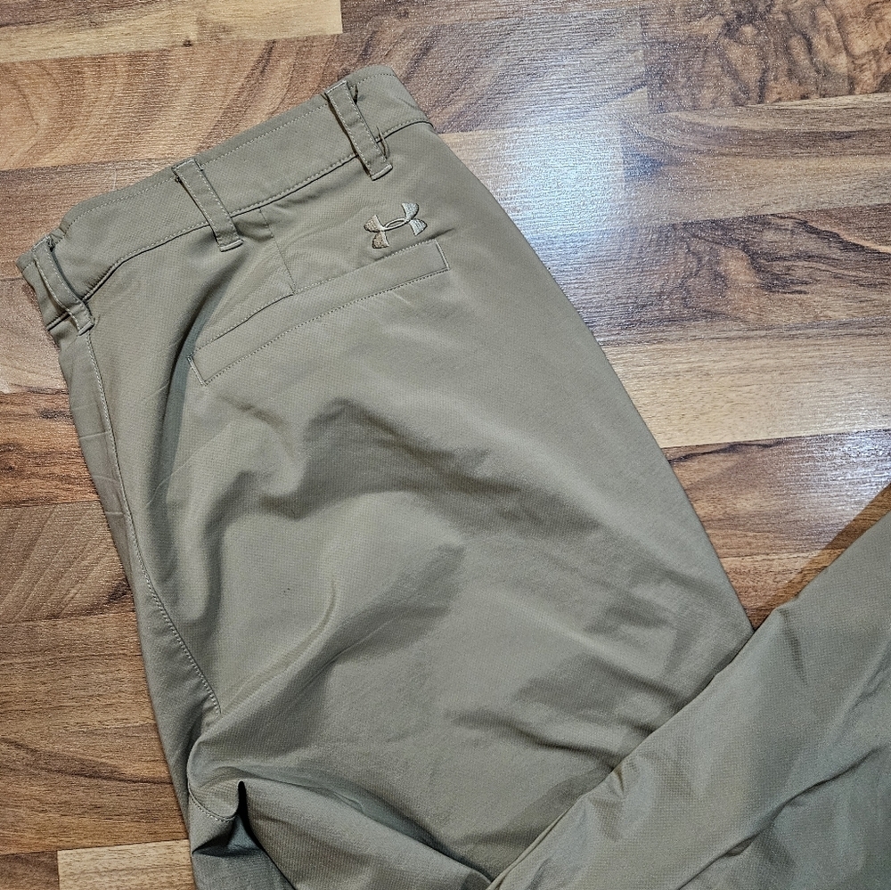 Under Armour Men’s Khaki Pants Size 40x30 Loose Fit Stretch Performance - Picture 2 of 6
